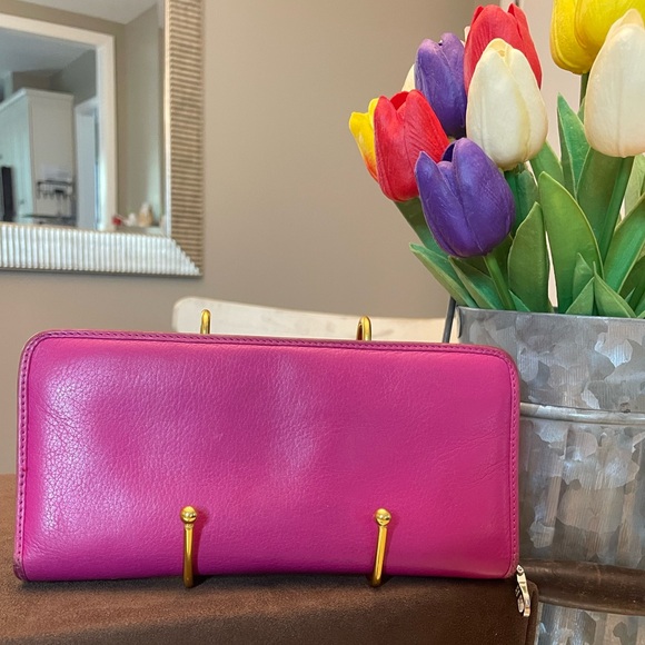 Loewe pink leather zip around wallet - Picture 3 of 15